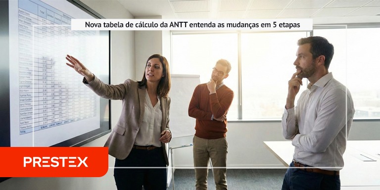 nova tabela de calculo da antt A imagem apresenta a equipe da Prestex analisando a nova tabela de cálculo da ANTT, destacando as principais mudanças no setor de logística e transporte de cargas em cinco etapas estratégicas. A fotografia corporativa ilustra profissionais em uma reunião de planejamento, focados em uma planilha de dados detalhada para otimizar a gestão de fretes e garantir a conformidade com as atualizações regulatórias da Agência Nacional de Transportes Terrestres.
